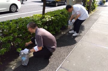 明治東陽町ビル周辺の清掃活動を実施しました。